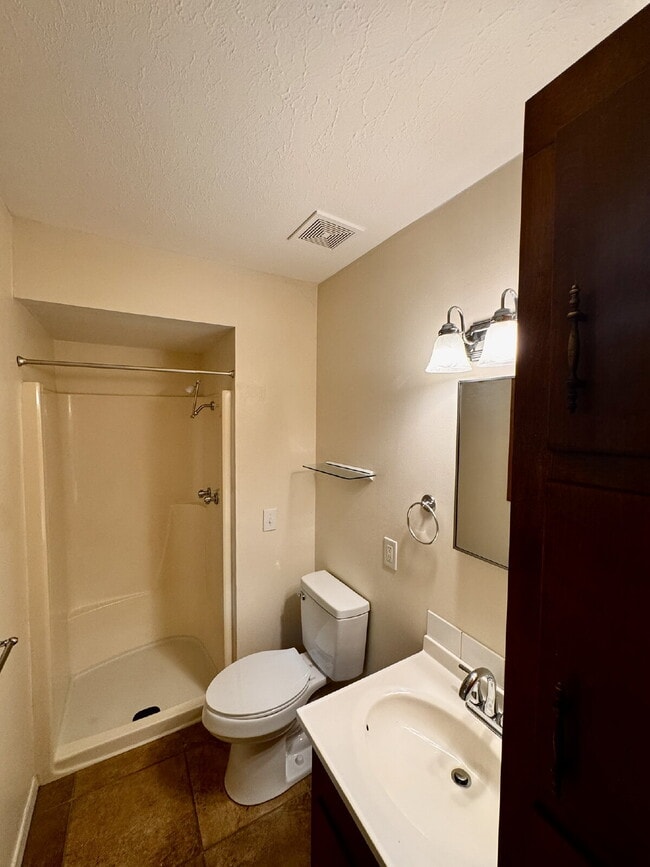 Building Photo - 9108 Bluff Dr