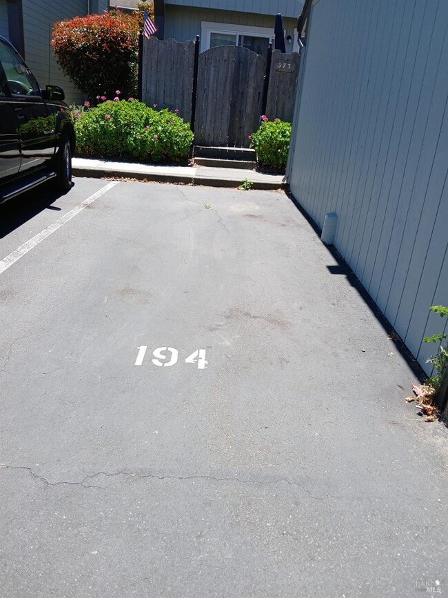 Building Photo - 381 Wall Pl