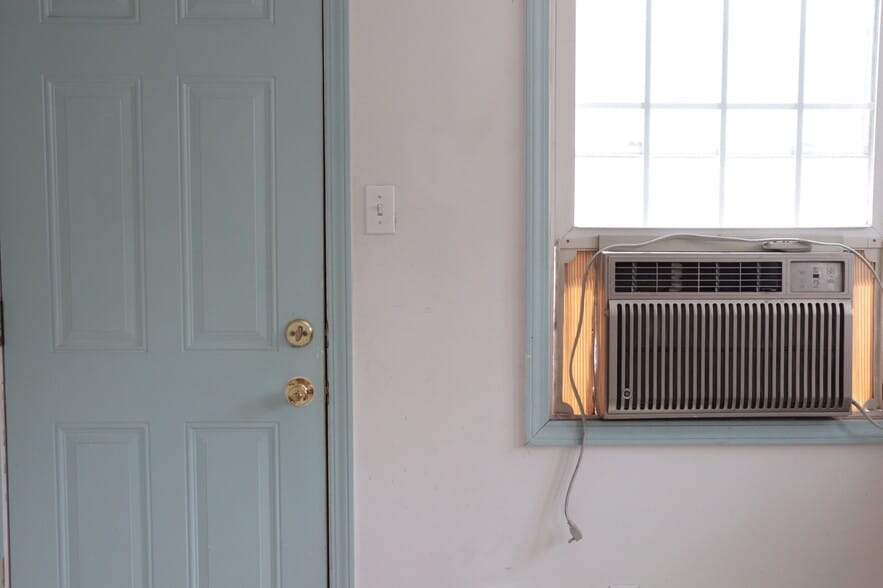 Building Photo - 5801 Douglas St