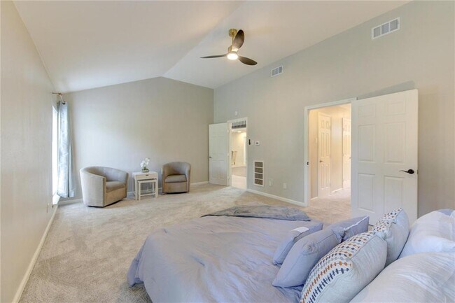 Building Photo - 15754 Walkwood Dr
