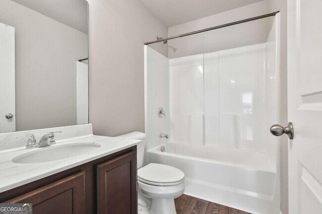 Building Photo - 240 Stillwood Dr