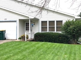 Building Photo - 109 Woodview Dr