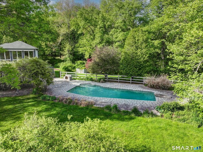 Building Photo - 6 Old Orchard Dr