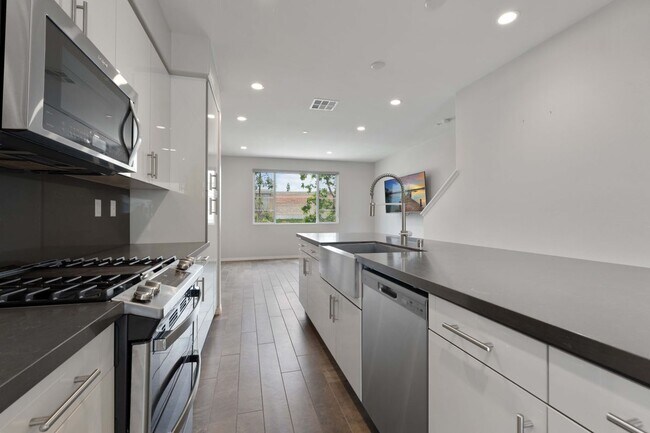 Building Photo - 2434s Tapestry Wy