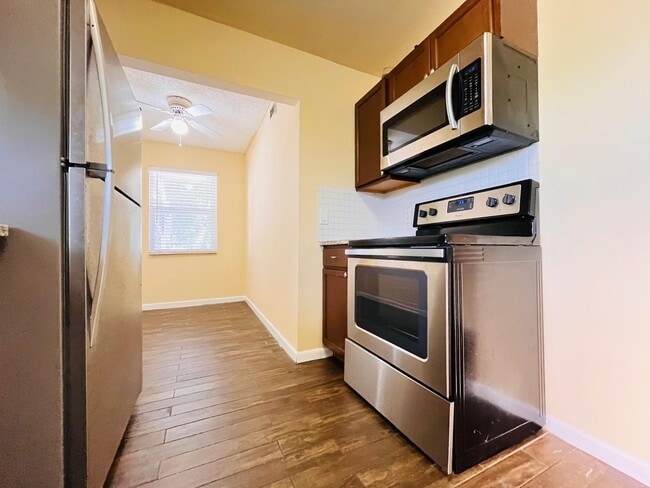 Building Photo - 5985 Forest Hill Blvd