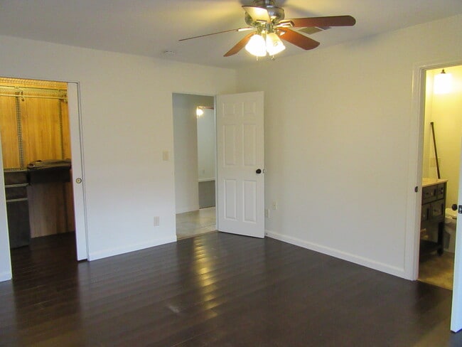 Building Photo - 54865 Avenida Vallejo