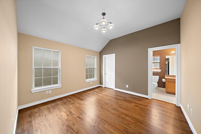 Building Photo - 2927 Clinton Dr