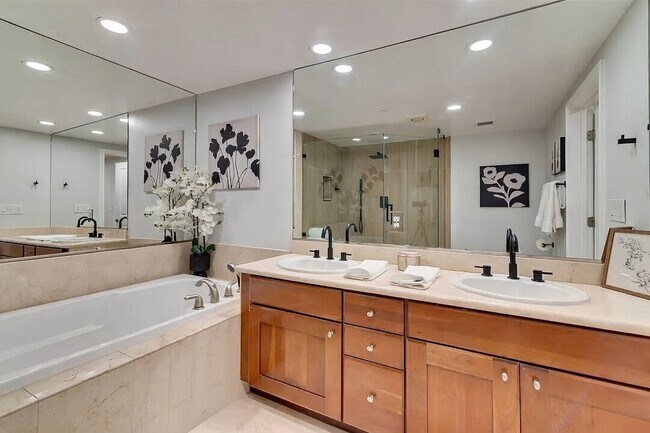 Building Photo - 1878 Greenfield Ave