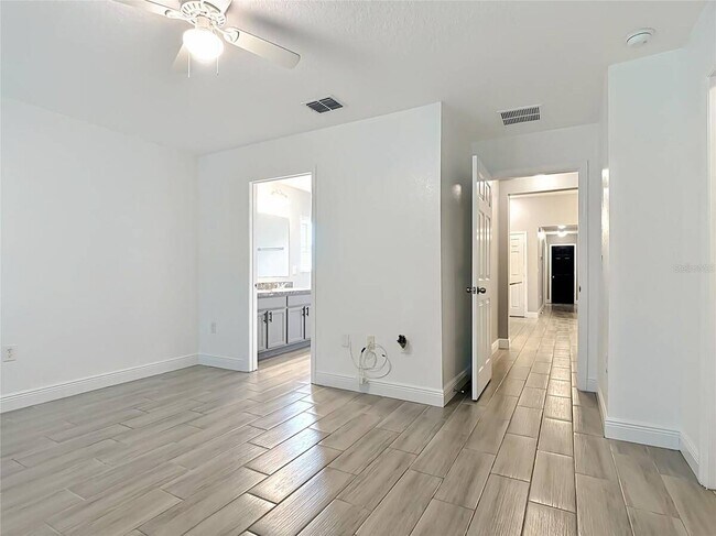 Building Photo - 3040 Lakes Crest Ave
