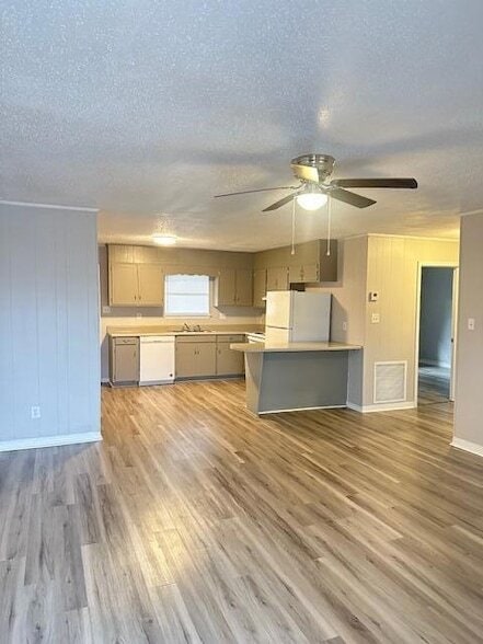 Building Photo - 4100 N Ocoee St