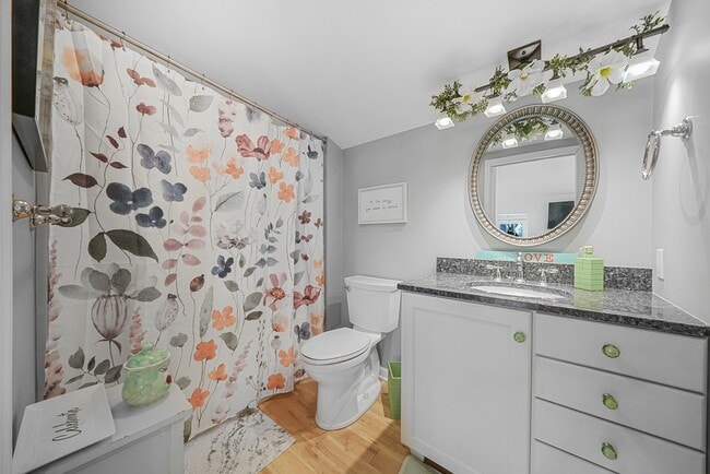 Building Photo - 814 Locust St