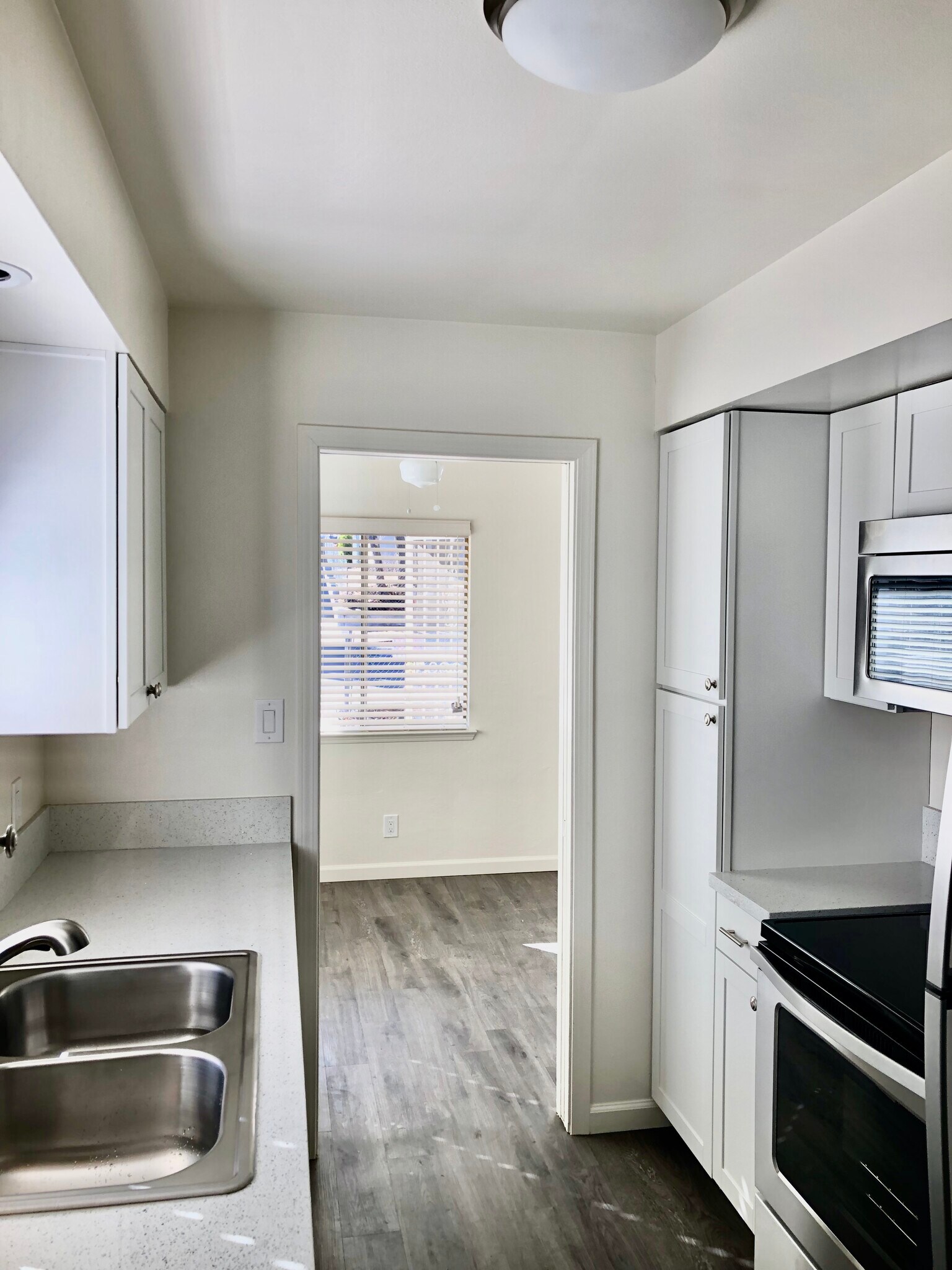 Kitchen - 1450 Hillside Dr