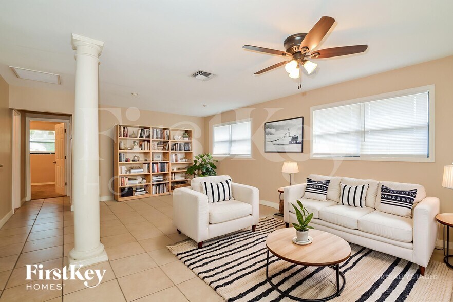 Building Photo - 10070 Harris Ave