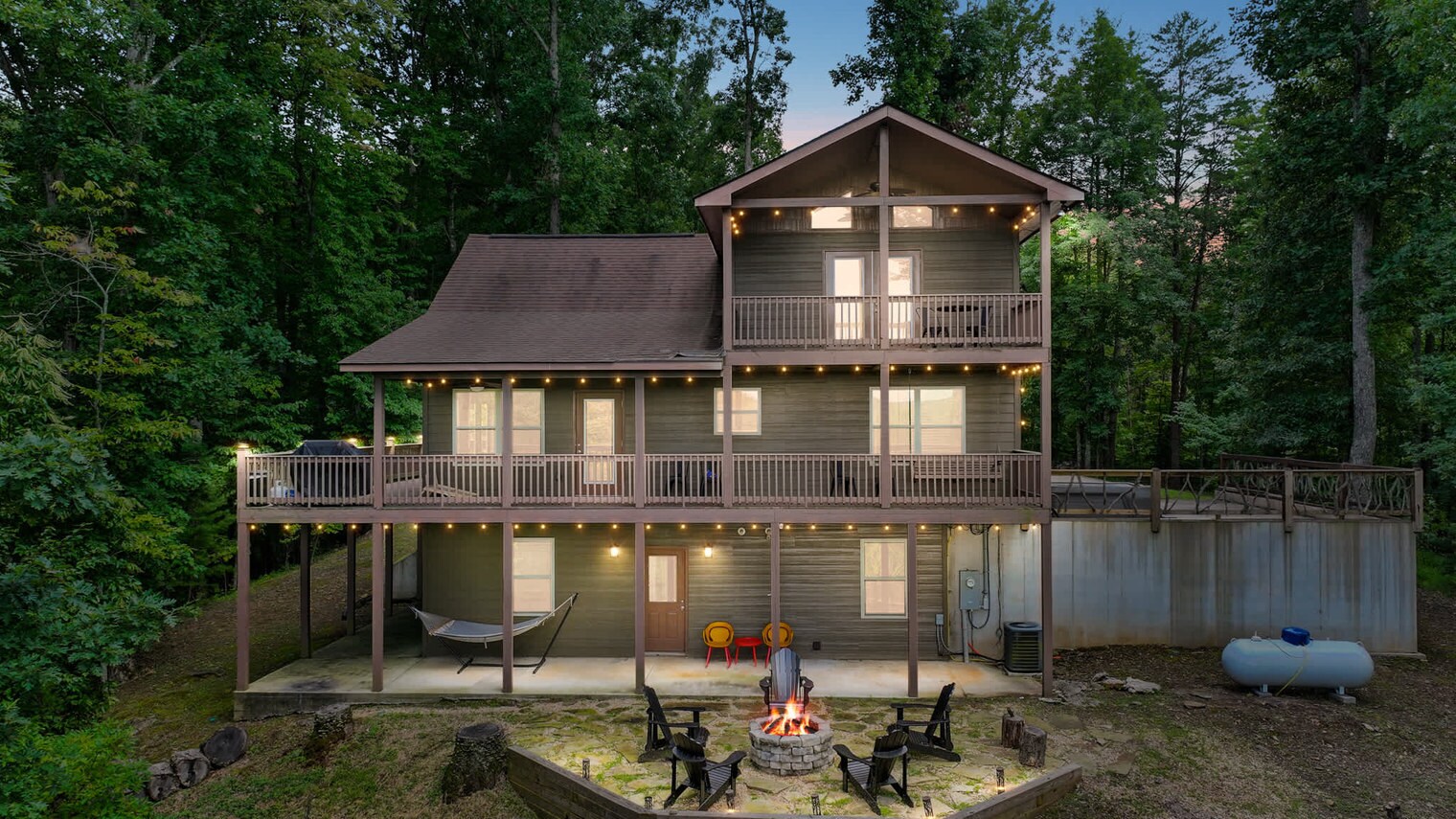 Building Photo - 742 E 2nd St