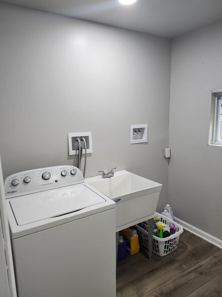 Wash room - 10 Valley St