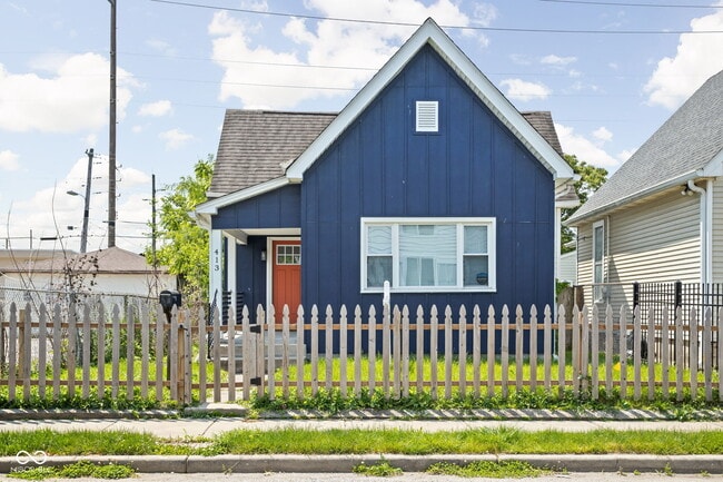 Building Photo - 413 E Caven St