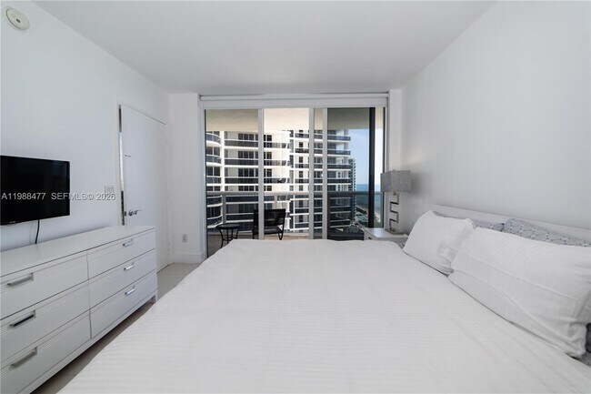 Building Photo - 1830 S Ocean Dr