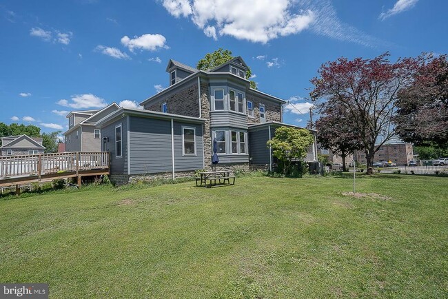 Building Photo - 7350 Ridge Ave