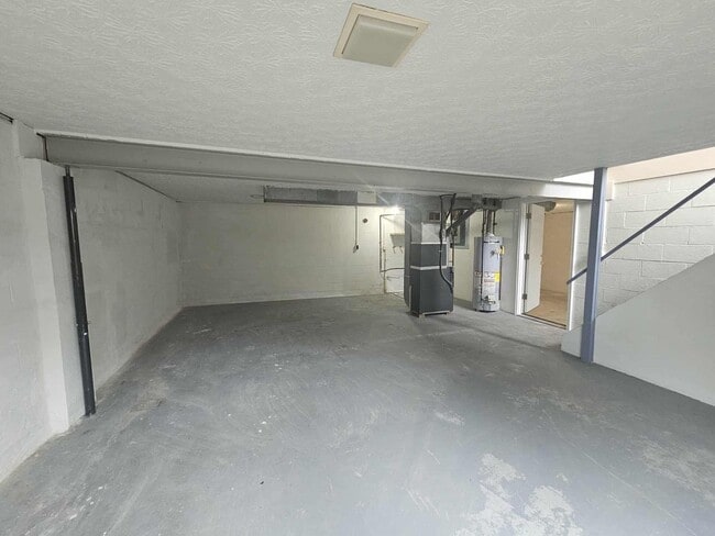 Building Photo - Ravenna 2-bedroom 1 bath Duplex