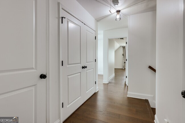 Building Photo - 499 Little Oak St