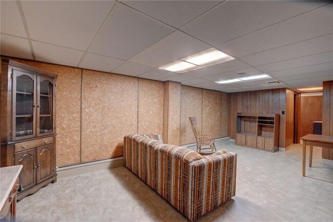 Building Photo - 9 Glenview Dr