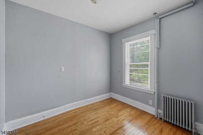 Building Photo - 143 20th Ave