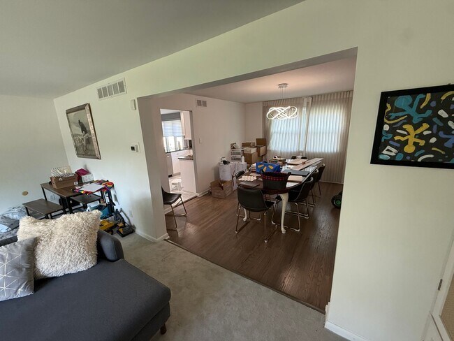 Building Photo - Large House in Cherry Hill East for Rent