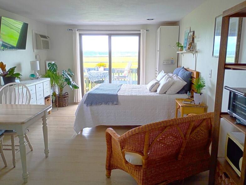 Sunny Studio - 415 Ocean Blvd