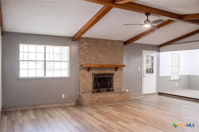 Building Photo - 1410 Becker Dr