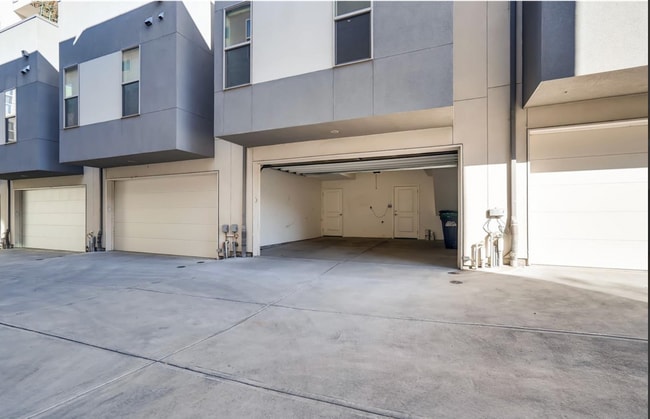 Building Photo - 2331 Glenarm Pl