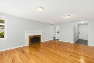 Building Photo - Quaint 2 Bedroom in Beacon Hill