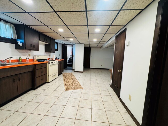 Building Photo - 503 Irving Ave