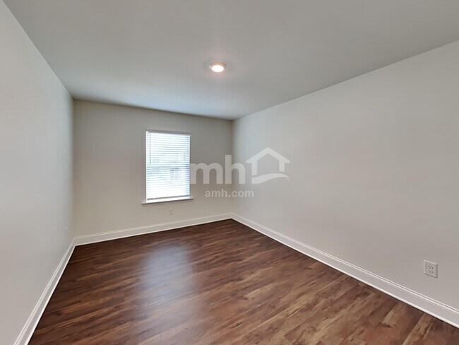 Building Photo - 572 Smt Vw Ln