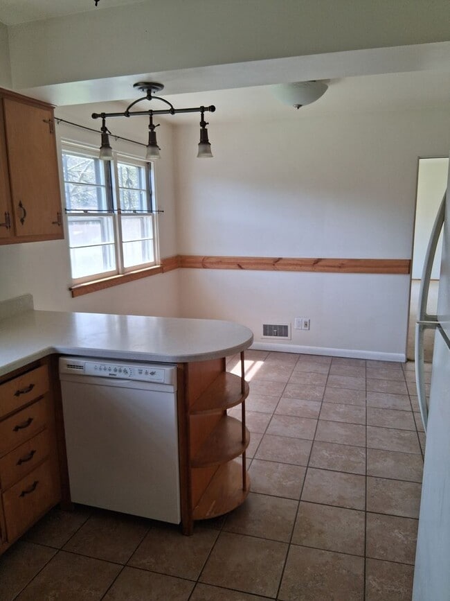 Building Photo - 3 BR/2 B  Single Family Home in suburb community of LaVale