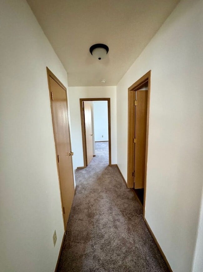 Building Photo - 3 Bedroom 1.5 Bathroom 4plex