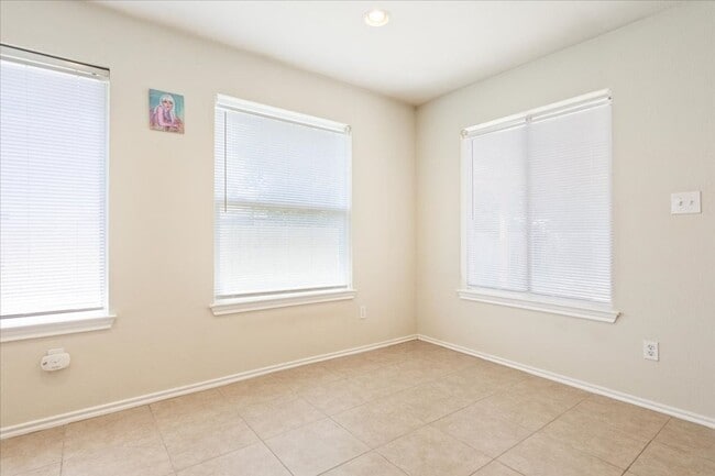 Building Photo - Charming 3/BR 2/BA One-Level Home in Round...
