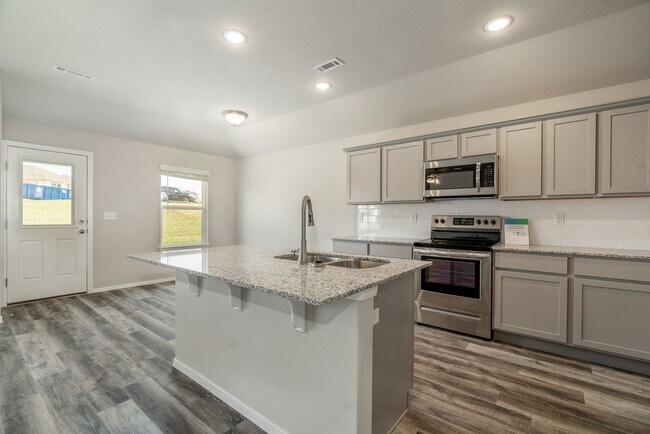 Building Photo - Like New 4-bedroom 2 bath Home in Lowell!!  Fenced Yard!