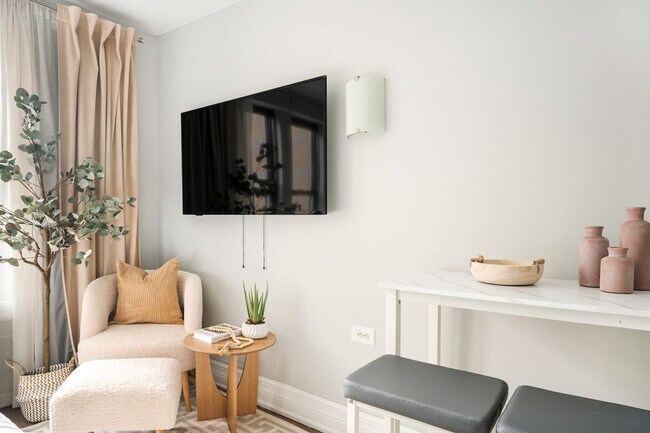 Building Photo - 240 W 73rd St