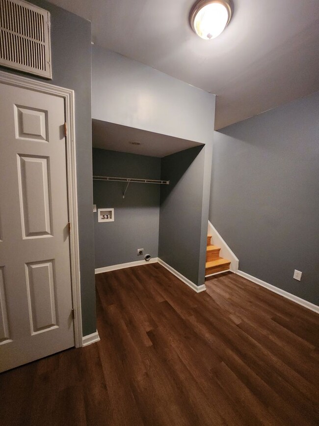 Building Photo - Cute duplex in Belmont-