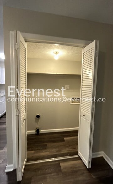 Building Photo - 701 Summit Ave