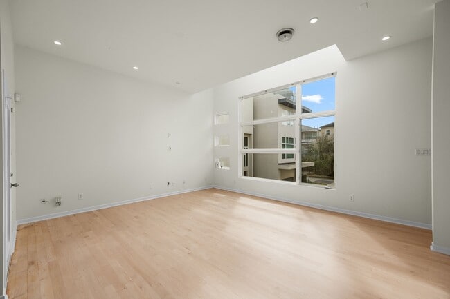 Building Photo - 5632 Kiam St