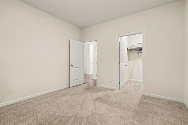 Building Photo - 477 Starbuck Parkway