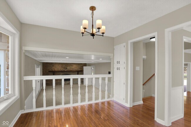Building Photo - 3037 Golfview Dr