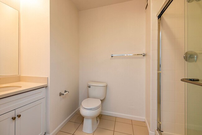 Building Photo - Modern 4BR Townhome w/ Solar, Tesla Powerwalls & 2-Car Garage