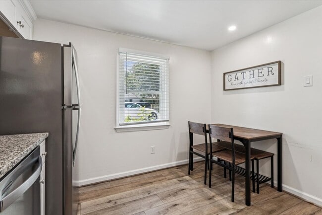 Building Photo - All Inclusive Furnished Rental