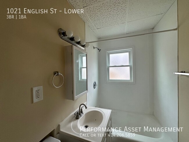 Building Photo - 3-Bed, 1-Bath with Large Kitchen & Ample S...