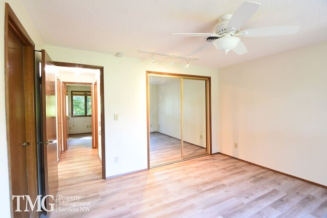 Building Photo - 4075 Jefferson Pkwy