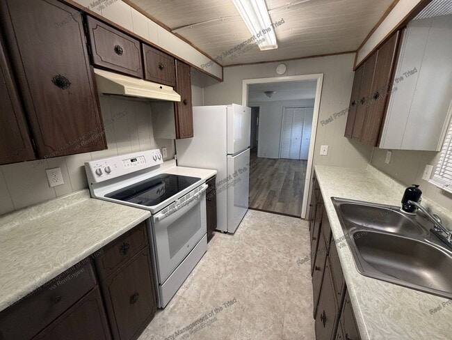 Building Photo - 102 Horseshoe Bend
