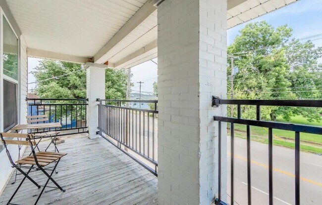 Building Photo - 1704 S Akard St