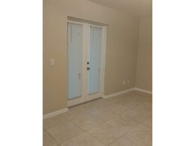 Building Photo - 2-bedroom 2 bath 2 duplex with garage! NOW...